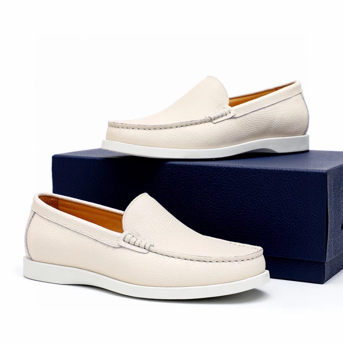 Men's shoes 💰480 💐Original packaging Product trademark: Dior "Dior" casual leather shoes Regular size: 38-44 (45.46.47🉑️Customized) Product materials: Selected first-layer pebbled calfskin upper imported from Italy, imported water-dyed cowhide lining. Strong three-dimensional visual effect, original anti-slip rubber outsole Color: 3⃣️colors available